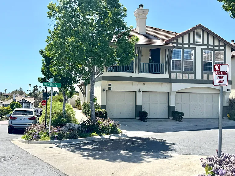 402 Bay Berry Pl — Photo 1