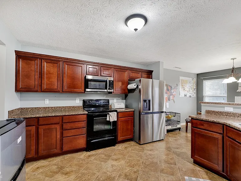 15472 Old Pond Cir — Photo 5