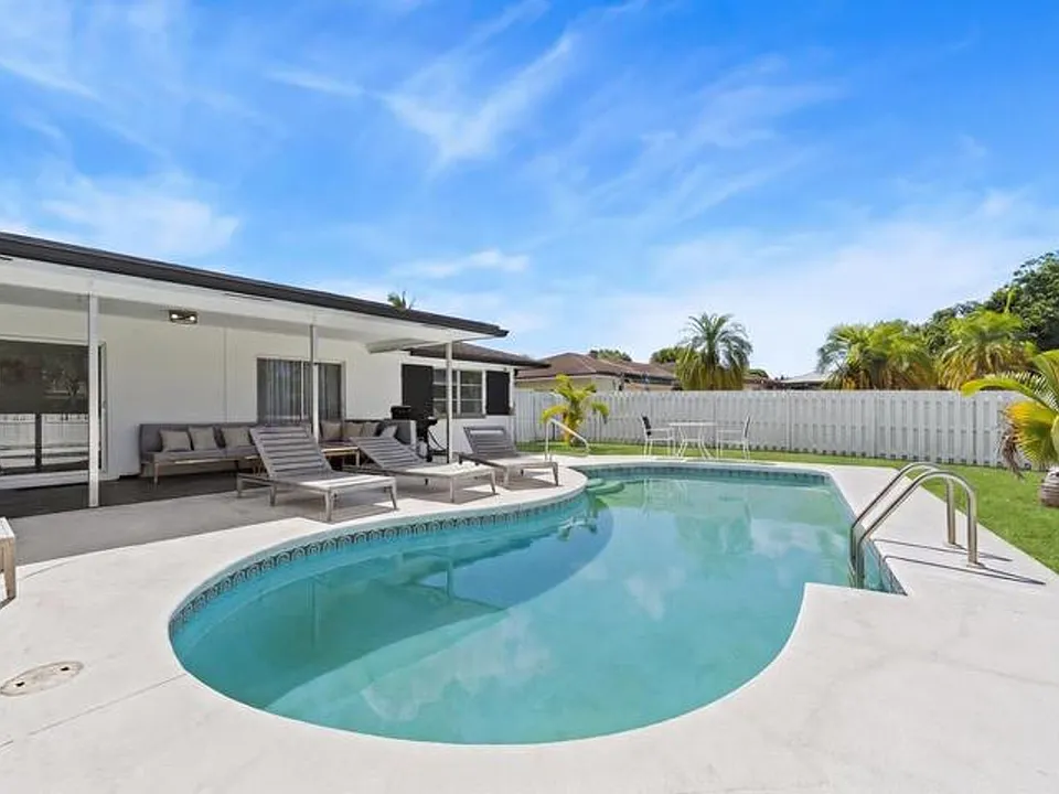 245 Sandpiper Ave