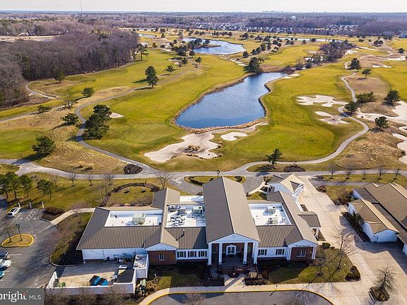 3rd image of 9 Village Green Dr