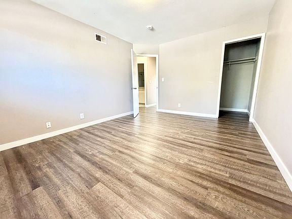 3rd image of 1536 Oxford St #22