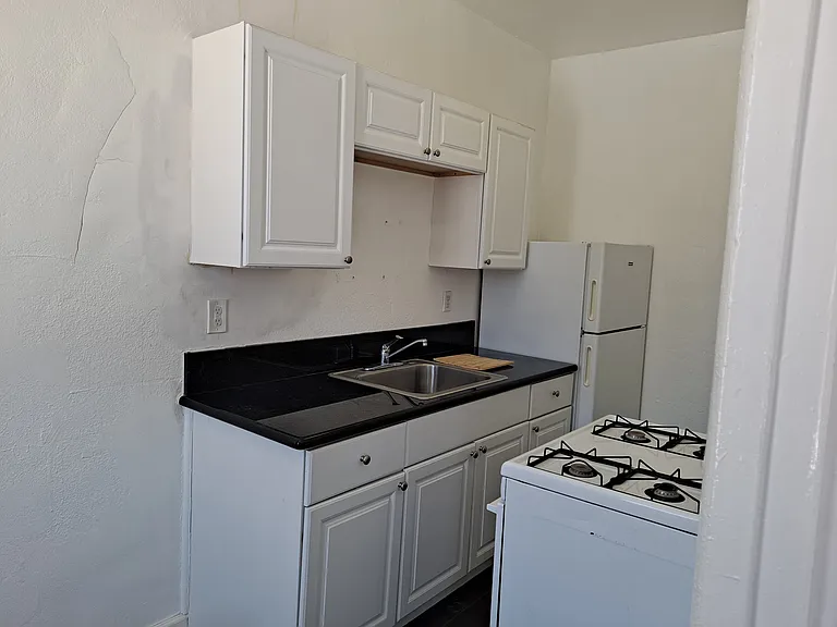 Hollywood Heritage Apartments — Photo 17
