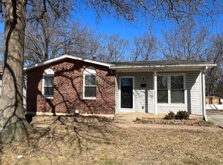 1449 Noche Ln, Fenton, MO 63026