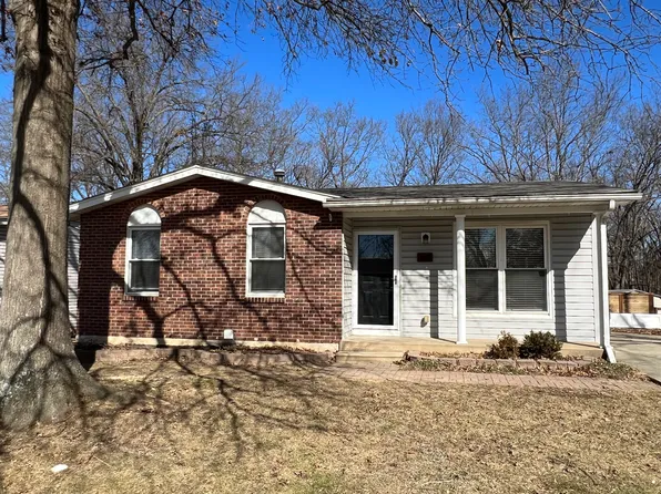 1449 Noche Ln, Fenton, MO 63026