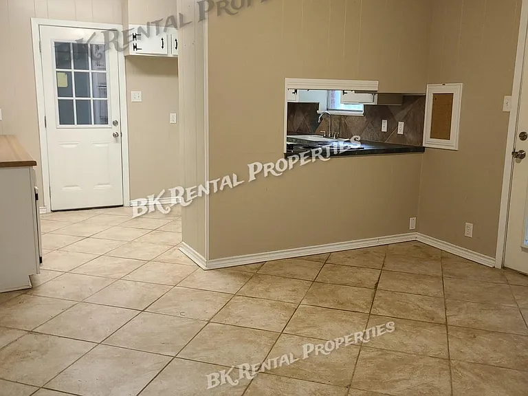 1108 N 3rd St — Photo 7