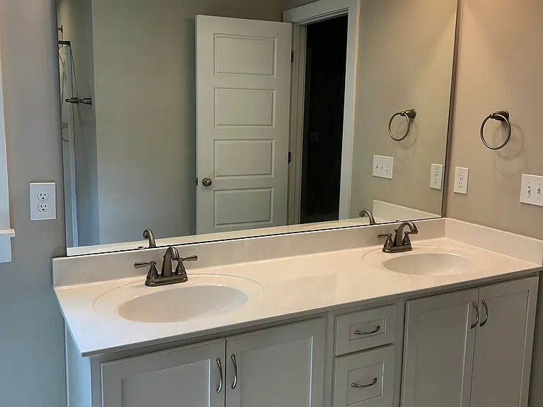 110 Sanders Dr — Photo 12
