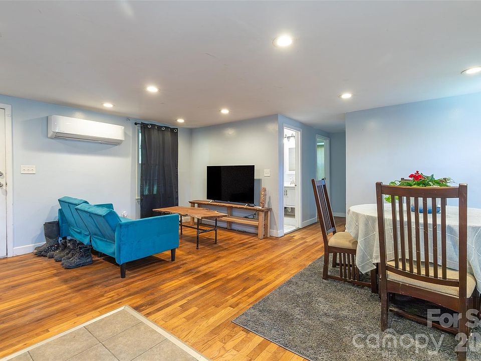 1st image of 14 Winter Woods Dr