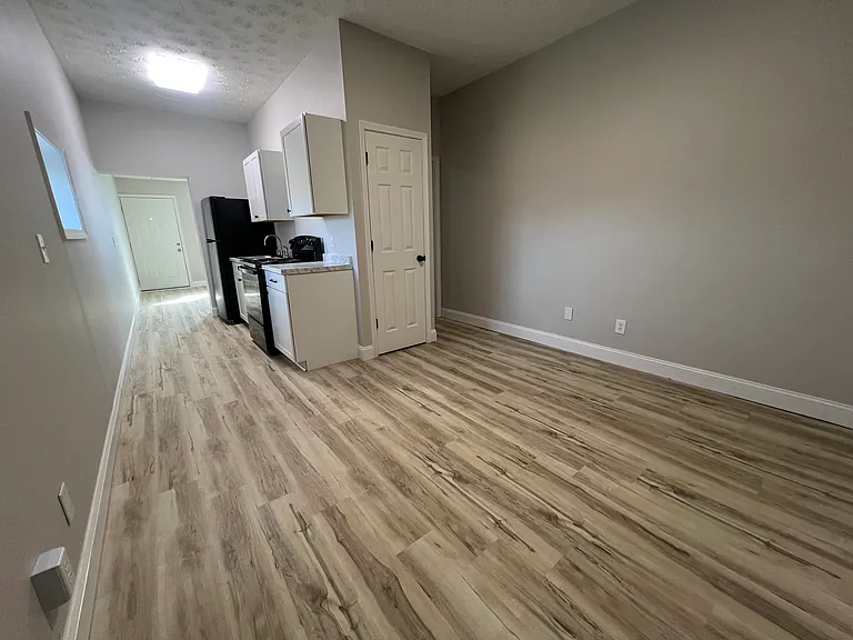 101 Thorn St #18 — Photo 5