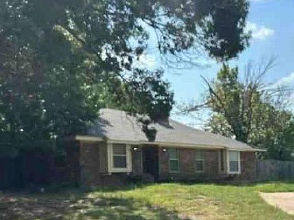 2nd image of 1004 Forest Ridge Dr