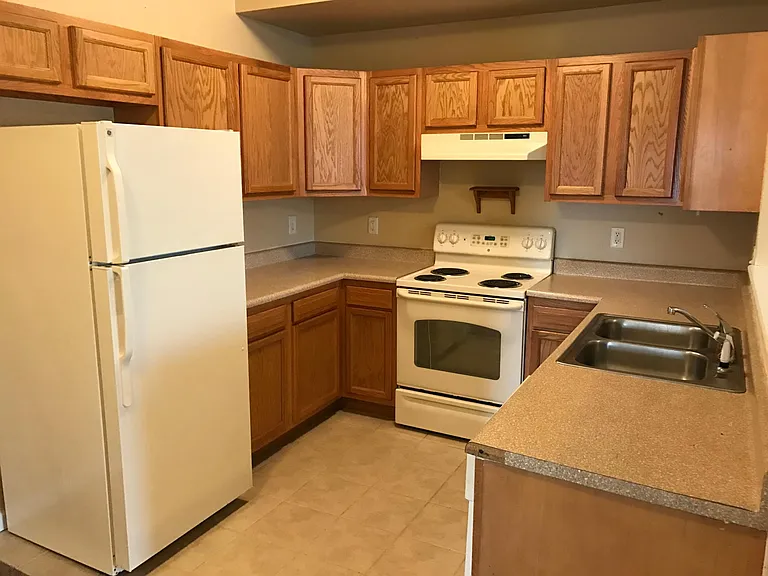 730 Bassett Dr — Photo 4