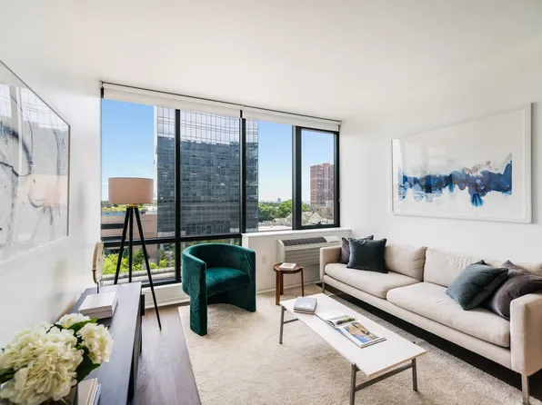 2030 Hudson Street image 9 of 284