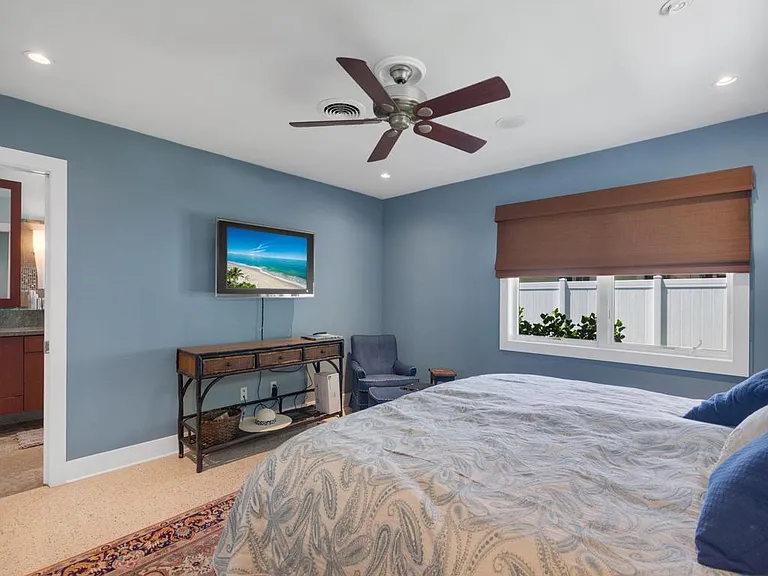 745 Iris Ln — Photo 14