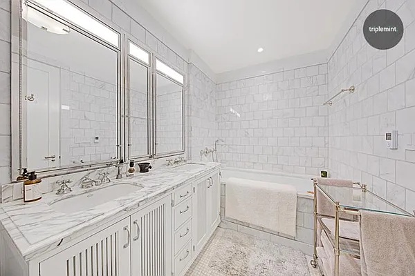 Sold by Triplemint | media 33