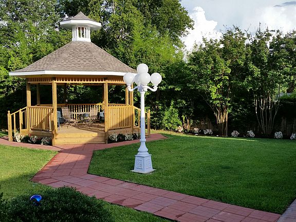 3rd image of 1900 Wimbleton Dr