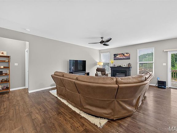 4th image of 248 Thorn Brook Dr