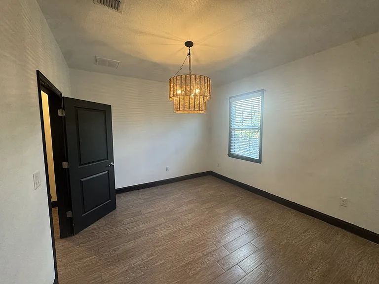 331 N Trask St — Photo 18