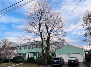 4 Raymond Pl, Winchester, MA 01890