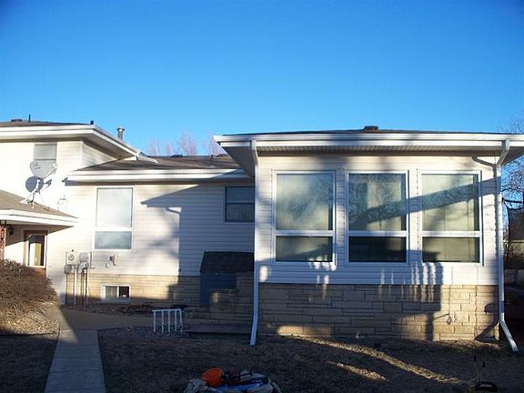 3rd image of 3111 Olympic Ln