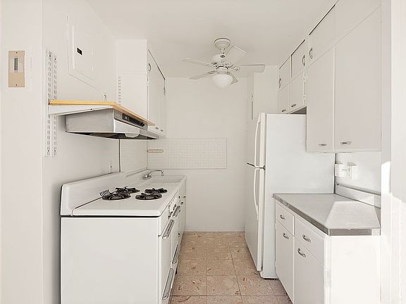 5th image of 90 La Salle St APT 9E