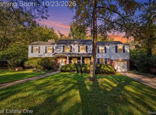 8618 Huntington Rd, Huntington Woods, MI 48070