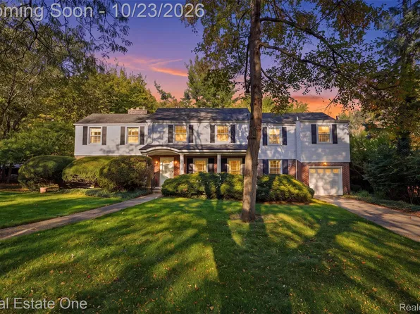8618 Huntington Rd, Huntington Woods, MI 48070
