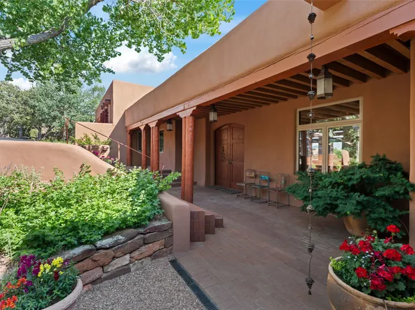 1014 Sierra Del Norte, Santa Fe, NM 87501