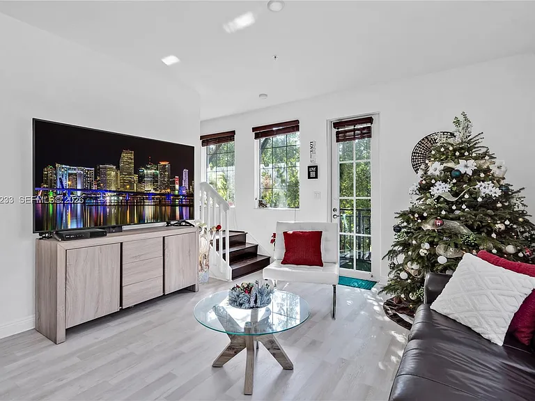 14749 SW 9th St — Photo 4