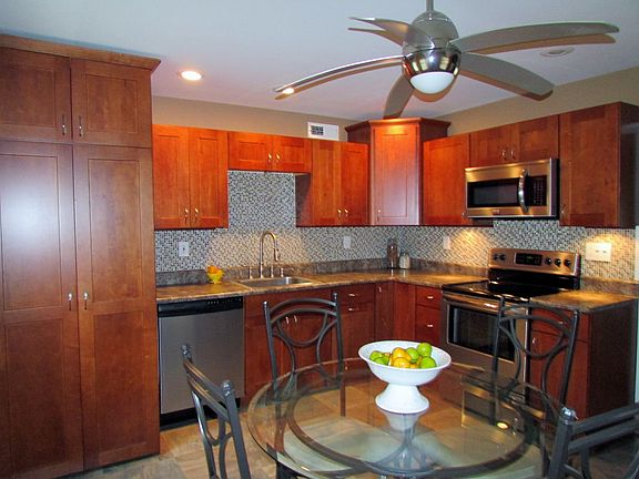 2nd image of 10 Greentree Dr N