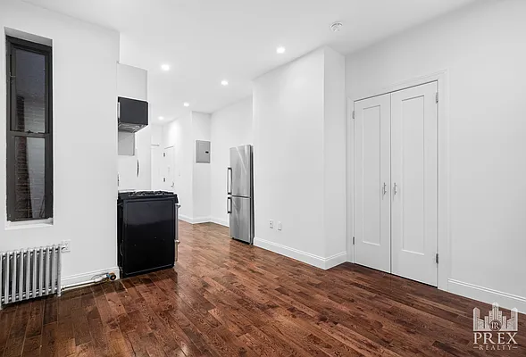 Living room, photo 2