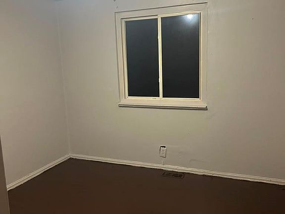 4th image of 1201 Oleander Dr