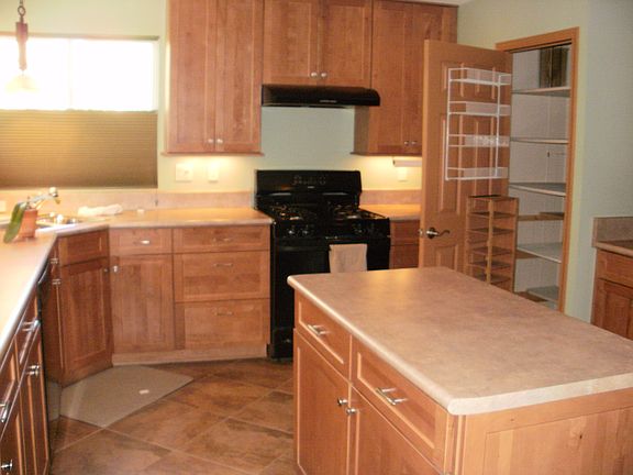 4th image of 8 Coble Dr