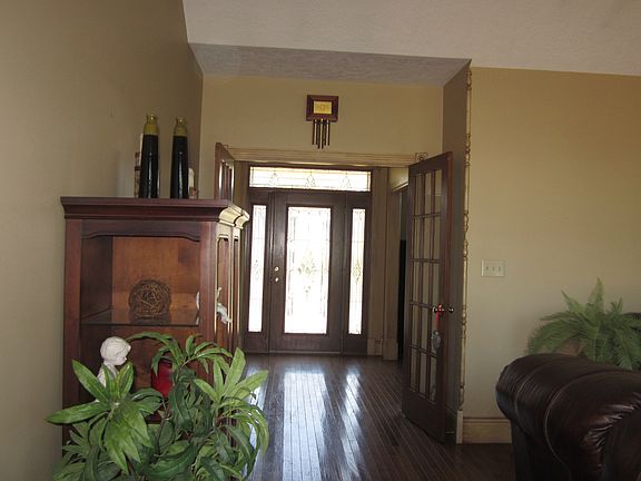 4th image of 2214 Carolwood Way
