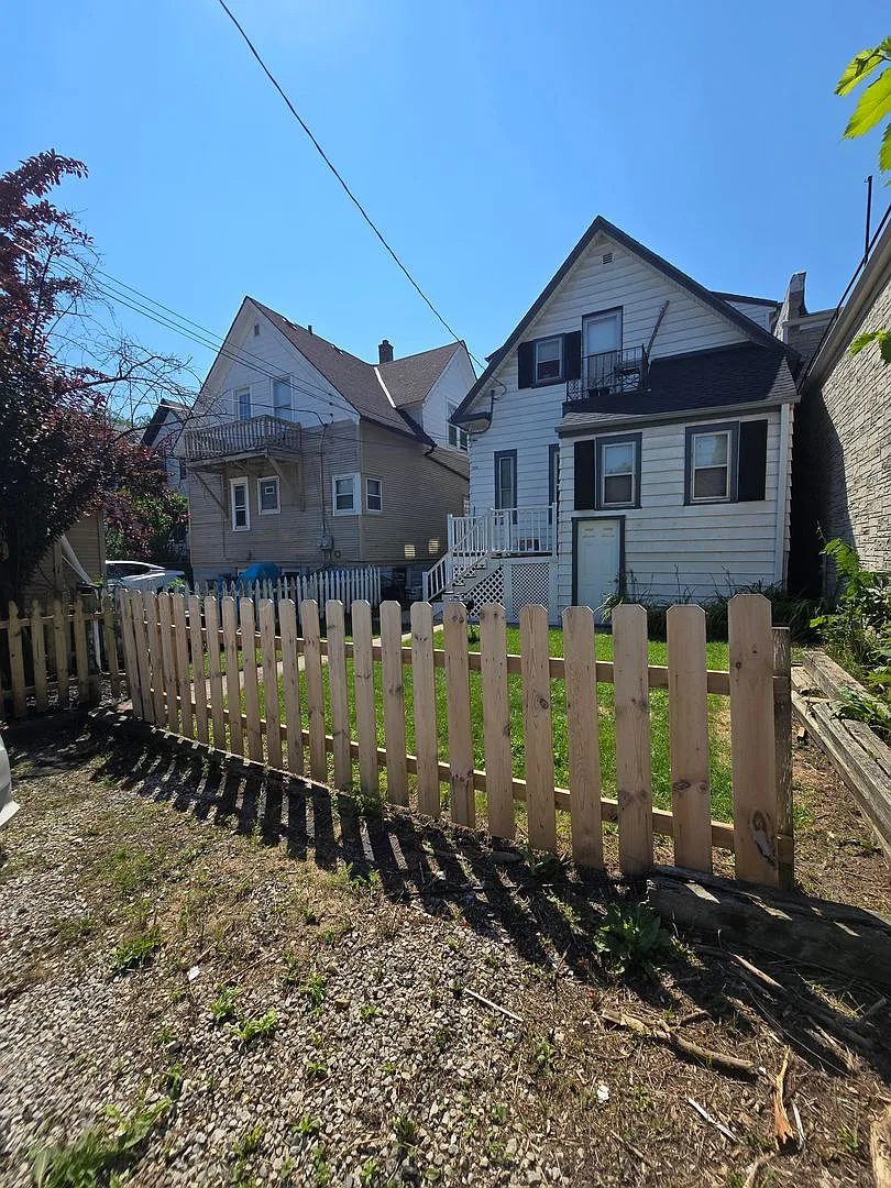3224 S Howell Ave — Photo 2