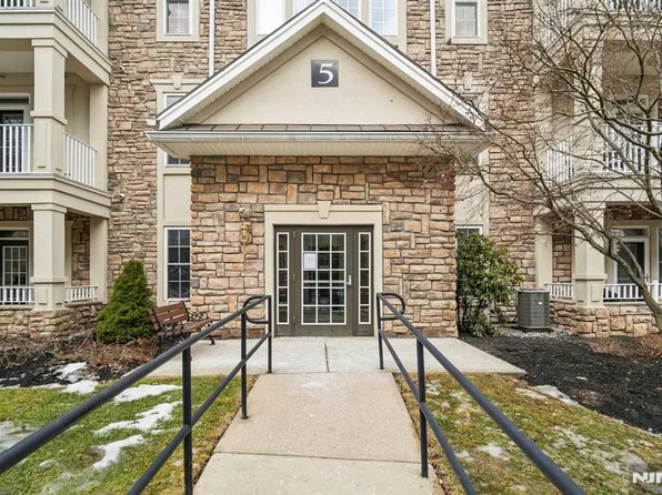 501 Holly Ln #49, Cedar Grove, NJ 07009