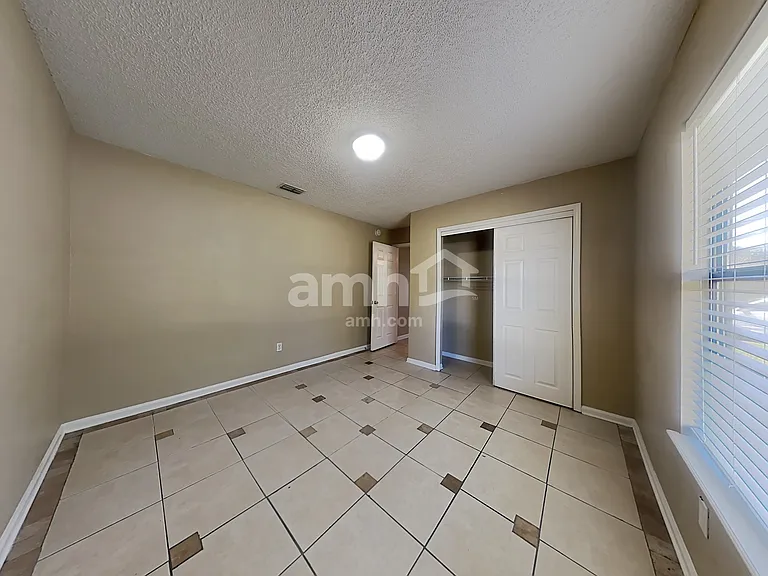 2064 Hunters Trace Cir — Photo 18