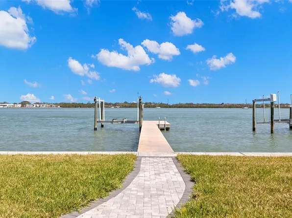 844 Bay Point Dr, Madeira Beach, FL 33708