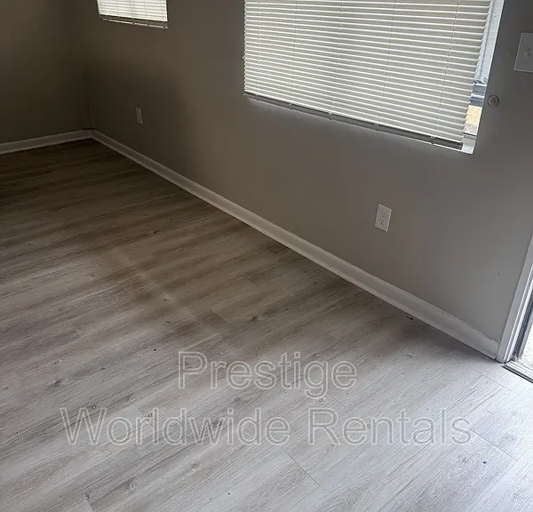 1718 Knowles Rd #4 — Photo 2