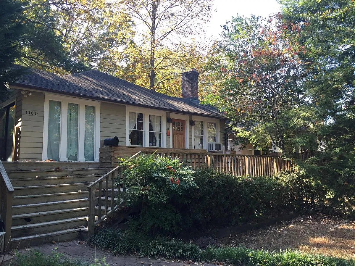 1101 Austin Avenue NE — Photo 3