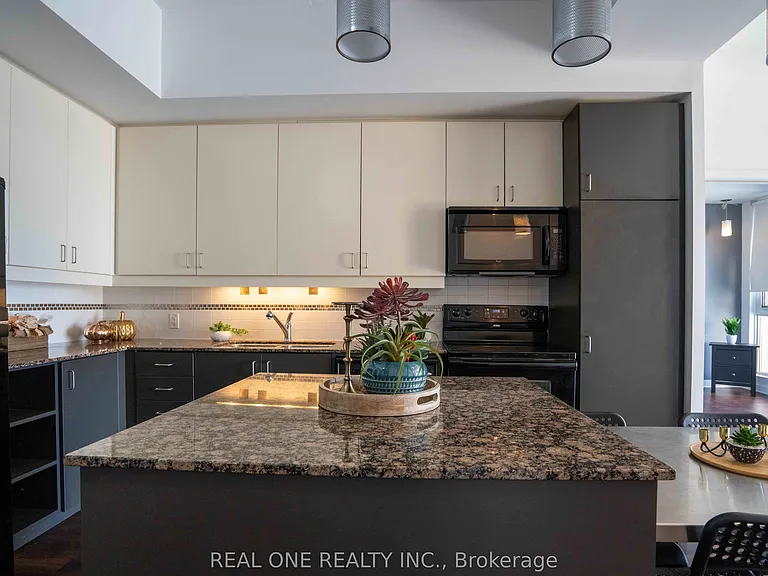 191 King St S #703 — Photo 4