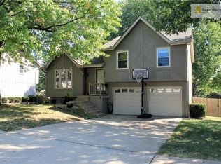 12845 S Seminole Dr, Olathe, KS 66062