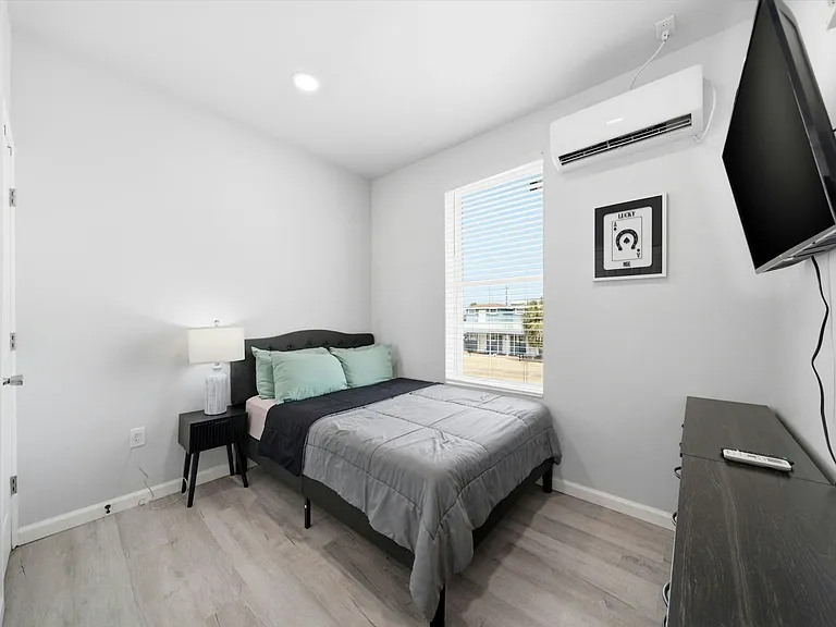 801 Avenue K #D — Photo 11