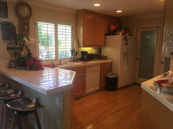 4th image of 10 Penrod Ct