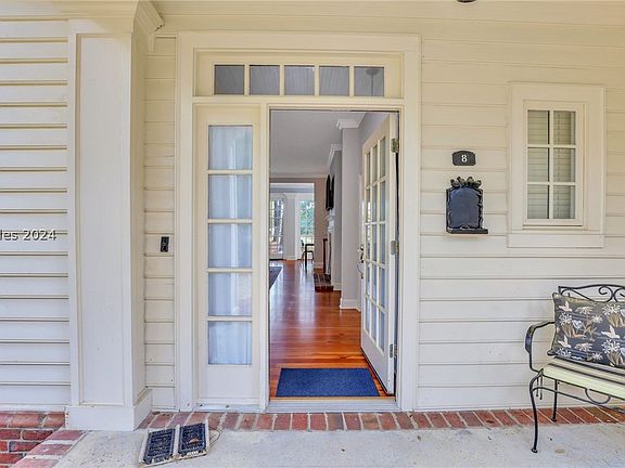 4th image of 8 E Cottage Cir