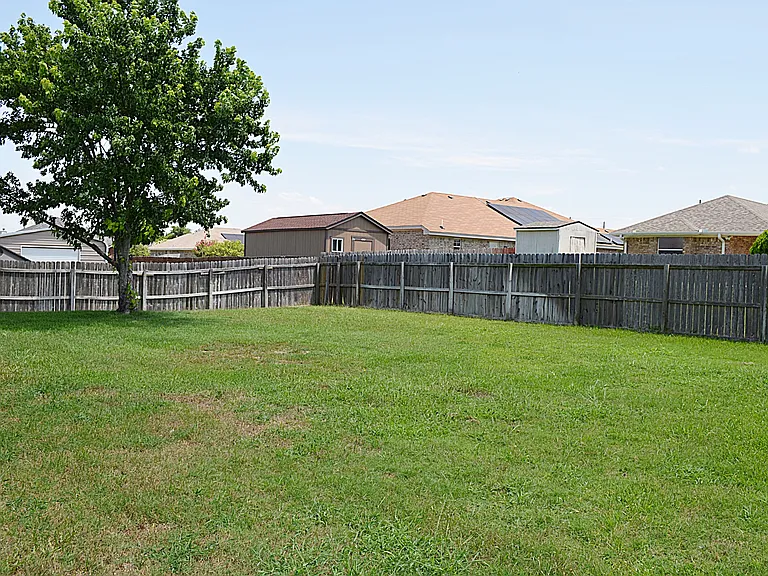5802 Venetian Ct — Photo 37