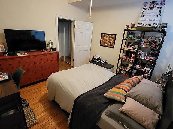 4th image of 4807 N Wolcott Ave