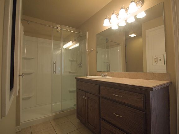 5th image of 2305 N Dryden St