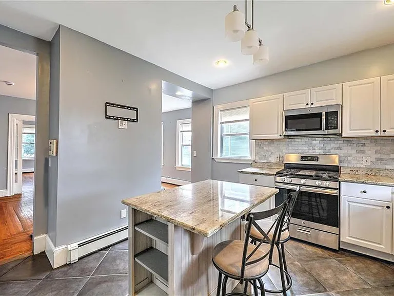 16 Duncan Ave #1 — Photo 3