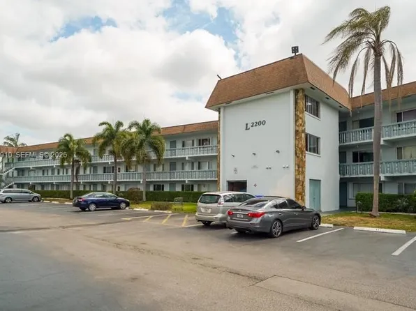 2200 Springdale Blvd APT 214, Palm Springs, FL 33461