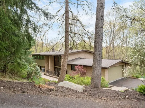 411 Marney Dr, Coraopolis, PA 15108