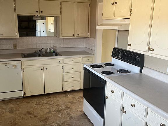 3rd image of 2233 Churchill Way